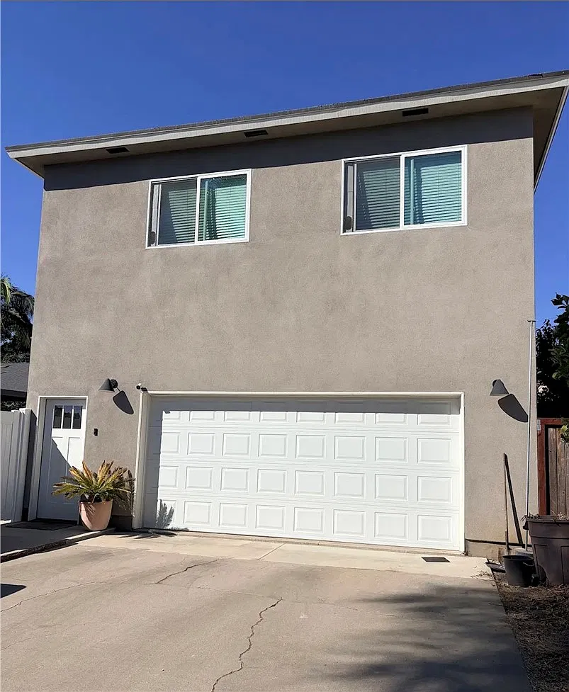 2 bed, 860 sqft, $3,700 — Photo 2