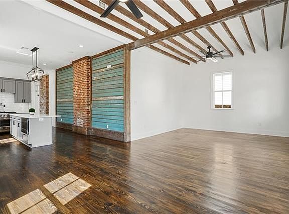 4th image of 322 Arabella St