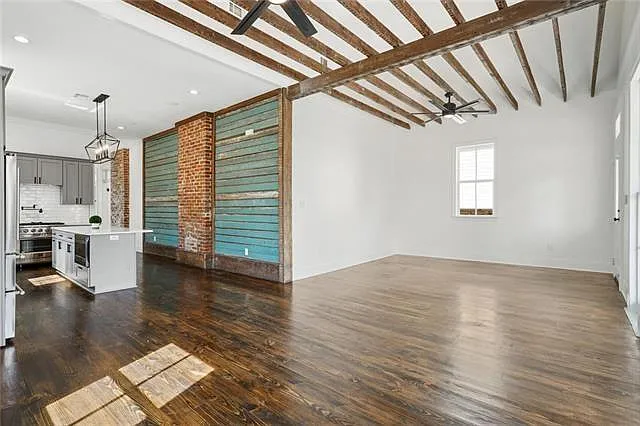 322 Arabella St — Photo 4