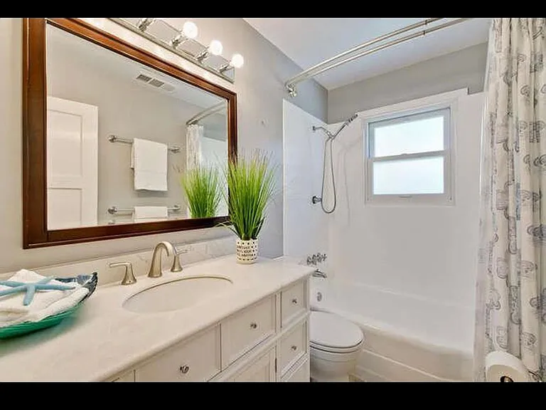 376 N 20th St — Photo 15