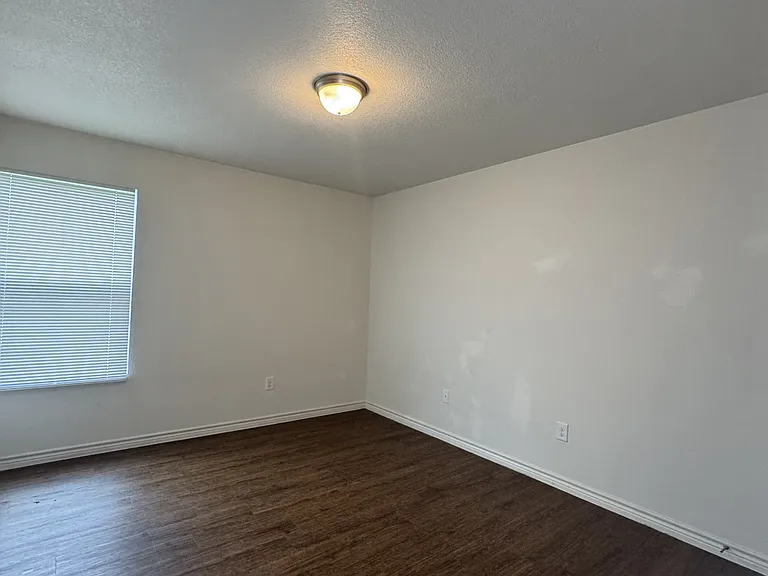 1521 Justin Loop — Photo 9