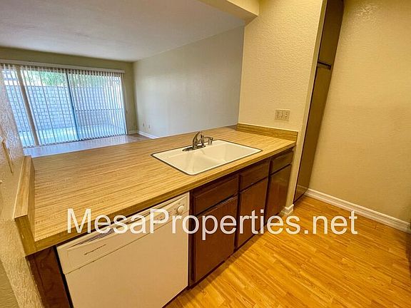 4th image of 2067 S Magnolia Ave