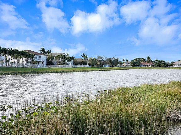3rd image of 4073 Bahia Isle Cir