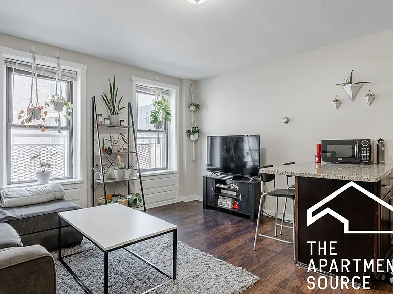 1501 W Fullerton Ave #2R — Photo 1