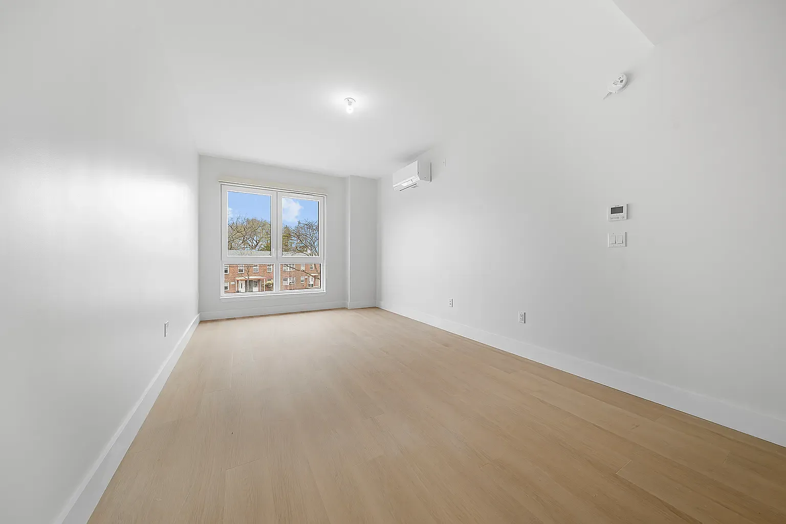 77-63 Vleigh Place — Photo 3