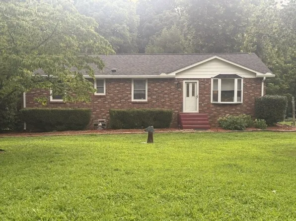 2009 Wolfe Rd, White Bluff, TN 37187
