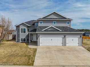 3262 Calvin Dr, Dickinson, ND 58601