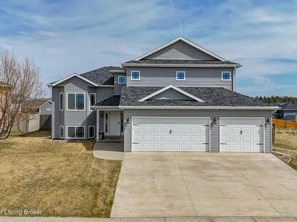 3262 Calvin Dr, Dickinson, ND 58601