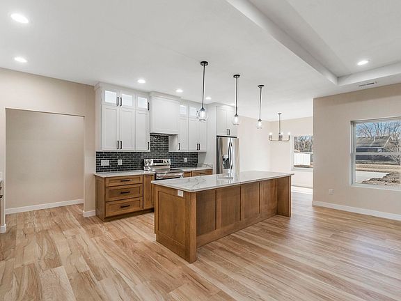 5th image of 4467 Charm Dr
