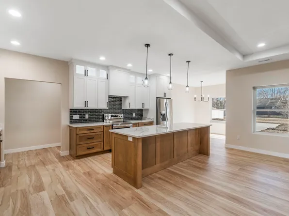 4467 Charm Dr, Waterloo, IA 50701