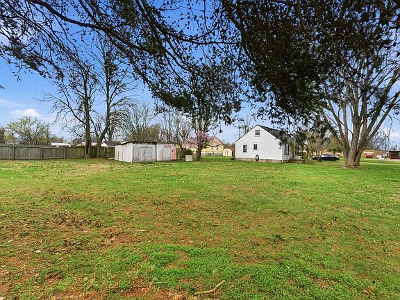 5th image of 703 McCurdy Rd