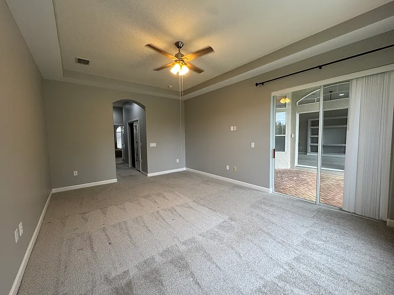 142 Harrington Ct — Photo 4