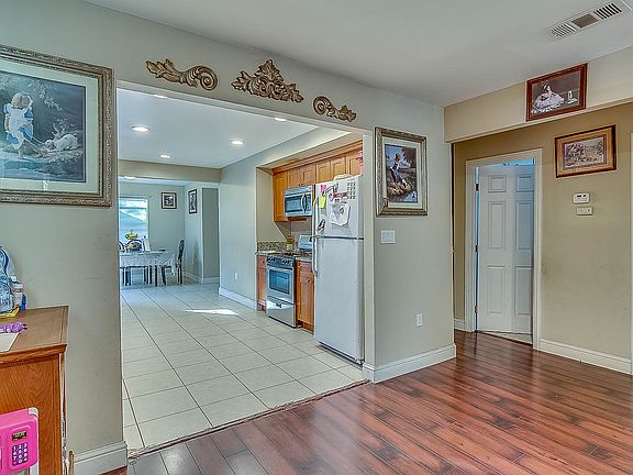 5th image of 2342 E Miner Ave