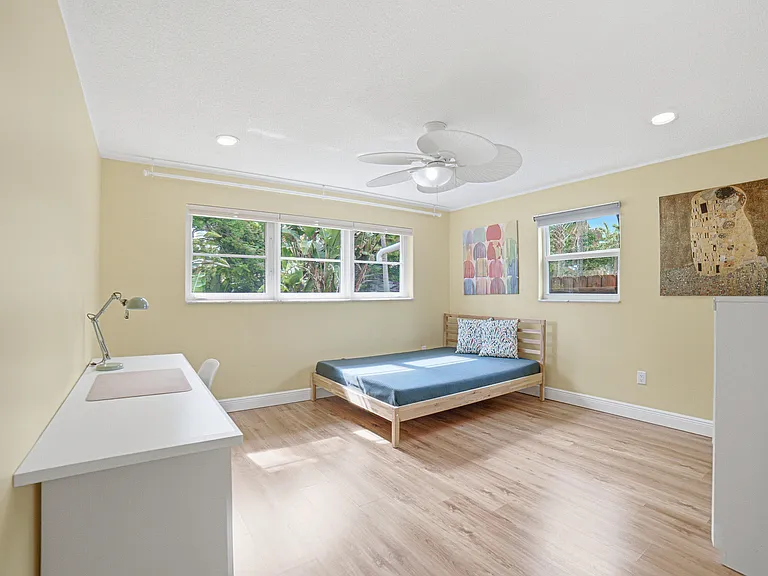 721 N Lakeside Dr — Photo 29