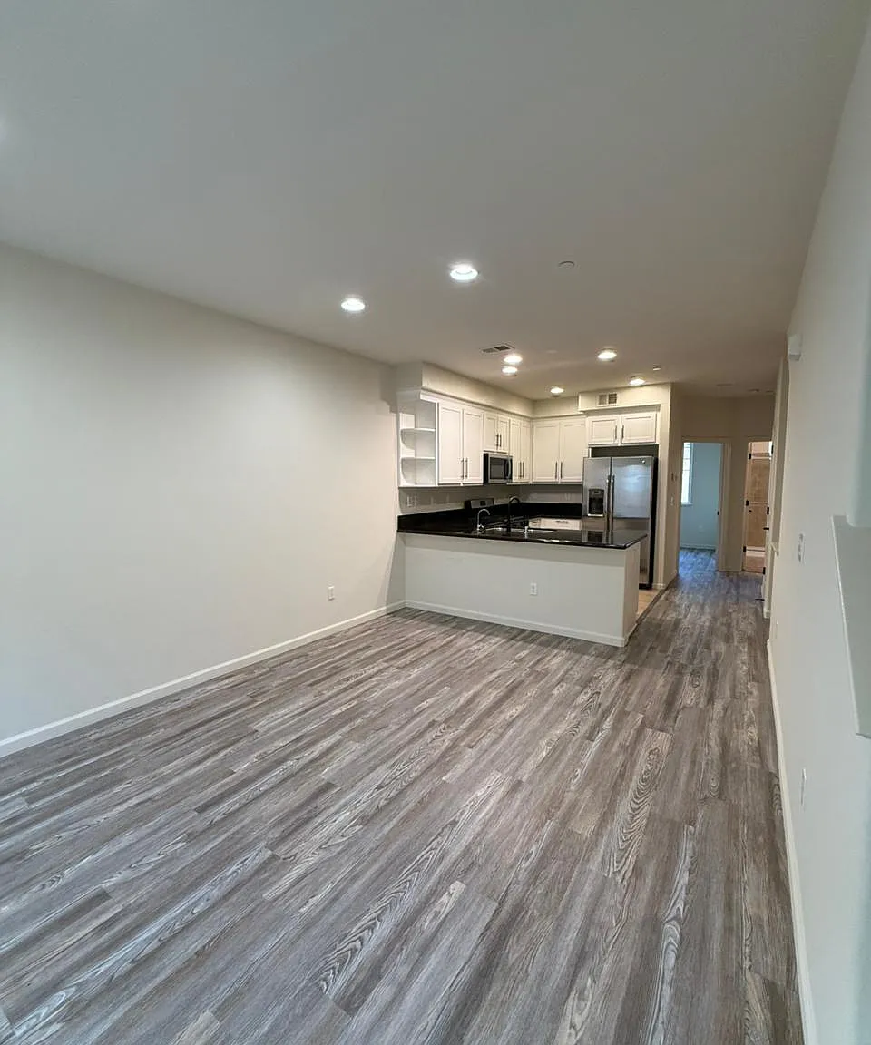 3 bed, 1410 sqft, $4,800 — Photo 4