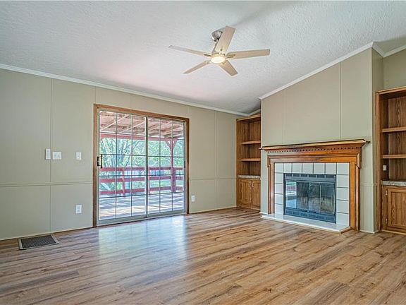 3rd image of 24 Dixon Dr