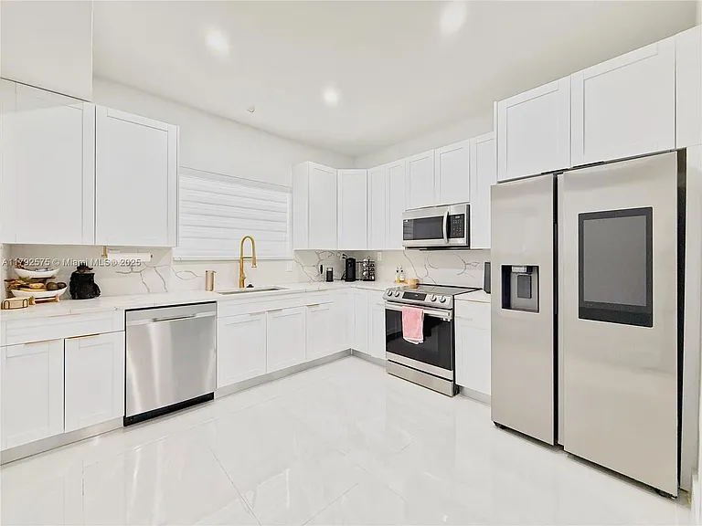 927 SW 18th Ave — Photo 7