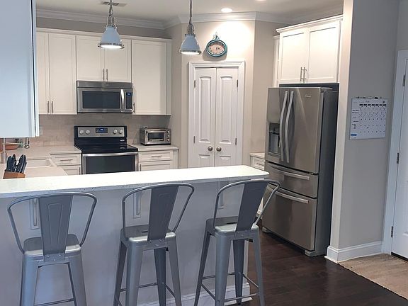 3rd image of 120 Southern Oaks Ln