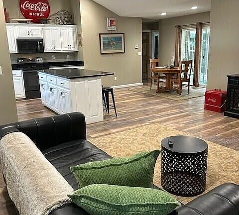 3rd image of 2501 Murphy Ave