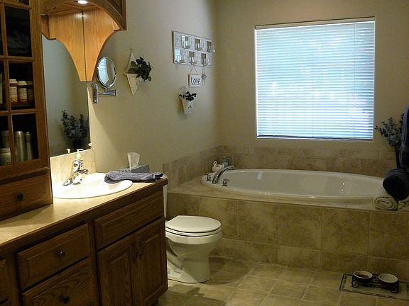 Soaker tub master bath