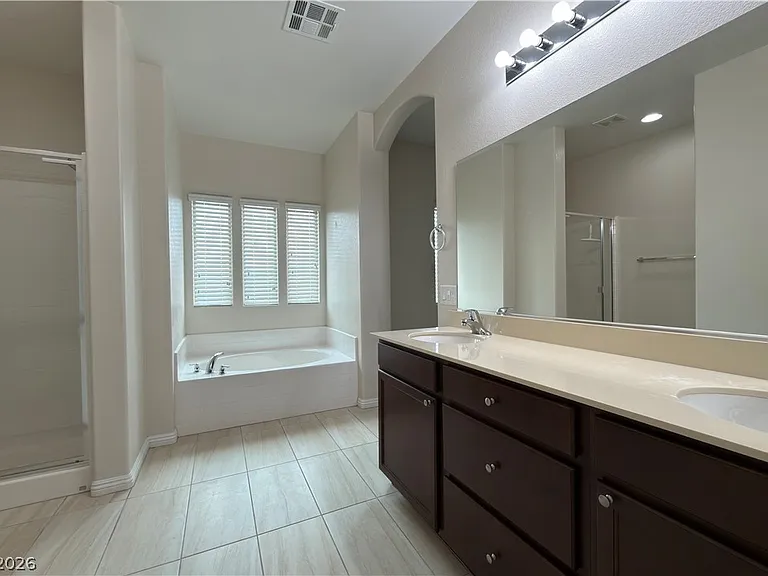 384 Monique Springs St — Photo 4