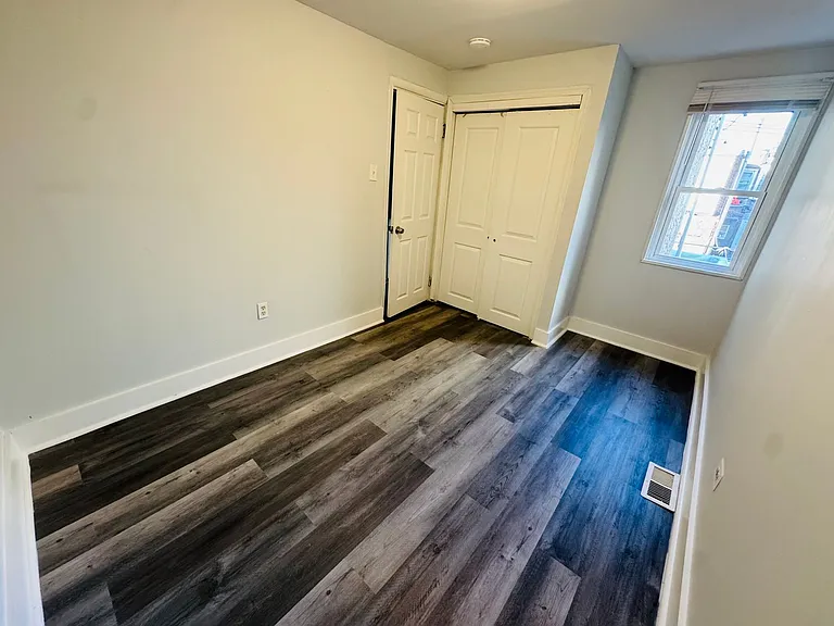 1850 E Monmouth St — Photo 15
