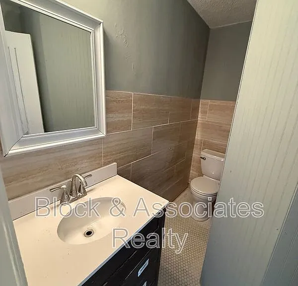605 Sunset Ave #3 — Photo 5