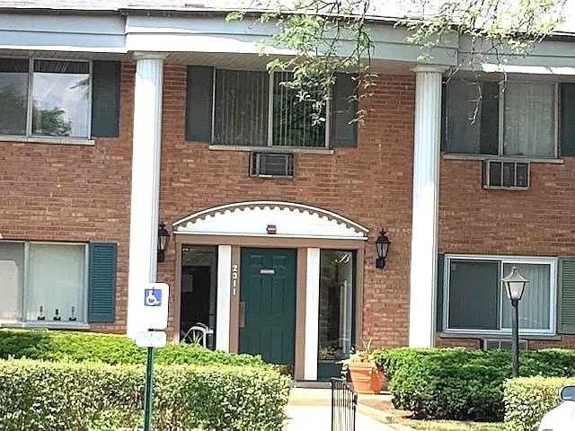 2 bed, 1100 sqft, $2,000 — Photo 2