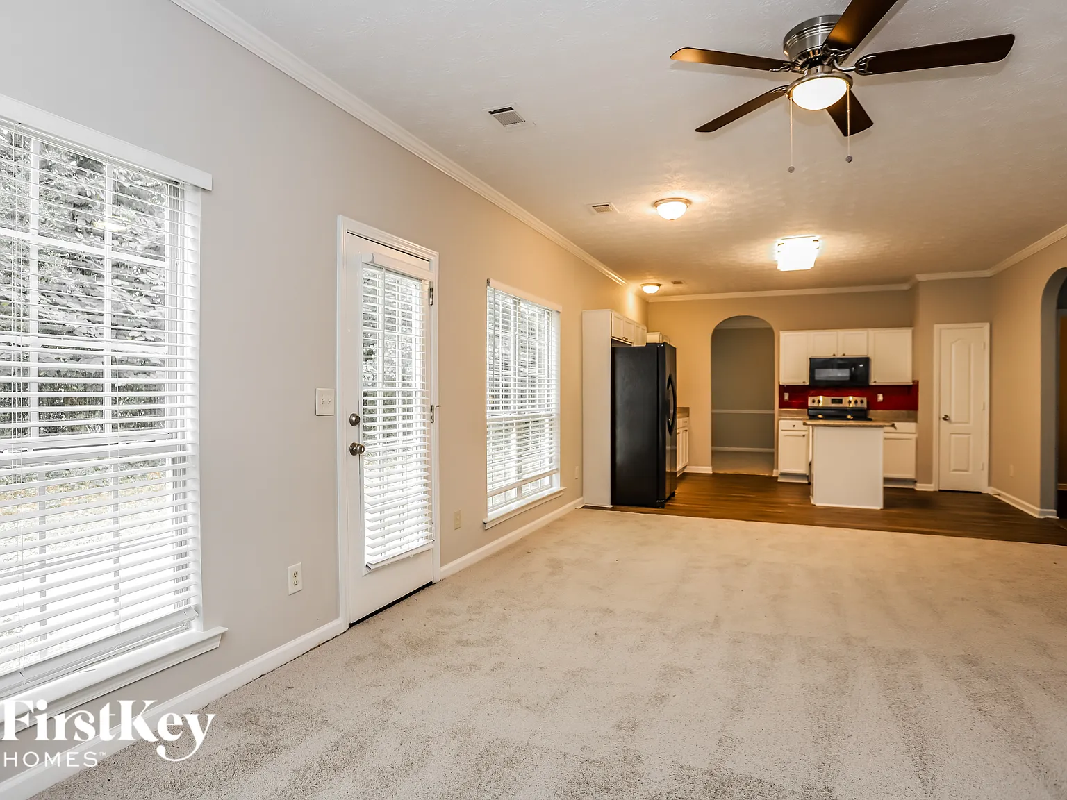 4 bed, 2.5 bath, 2692 sqft, $2,460 — Photo 3