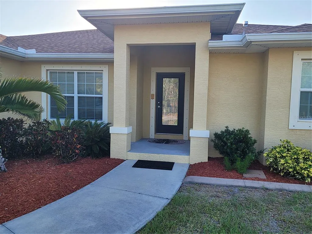 3 bed, 2.0 bath, 2153 sqft, $2,750 — Photo 2