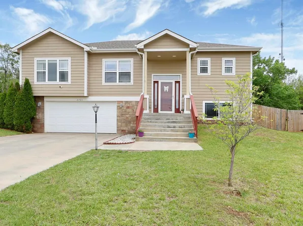 2701 Hackberry Dr, Junction City, KS 66441