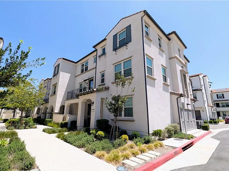 231 Babson Ct — Photo 2