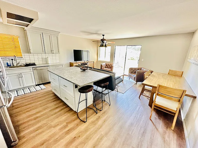 317 Cottonwood Ct — Photo 11