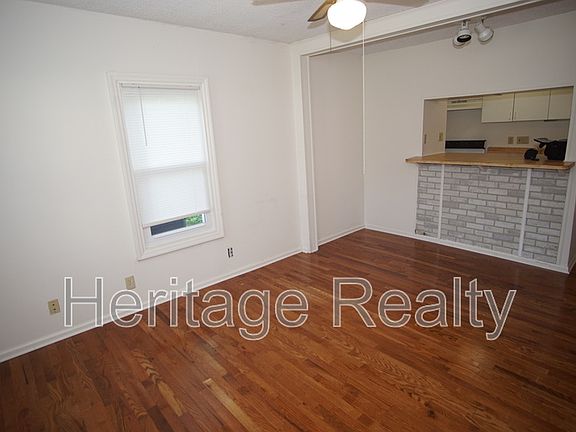 3rd image of 307 E Oldham Ave