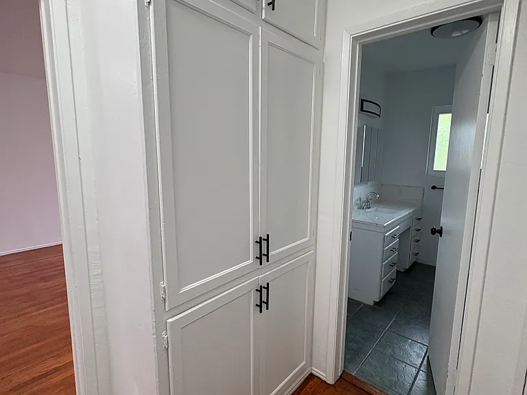 Hallway/Closet