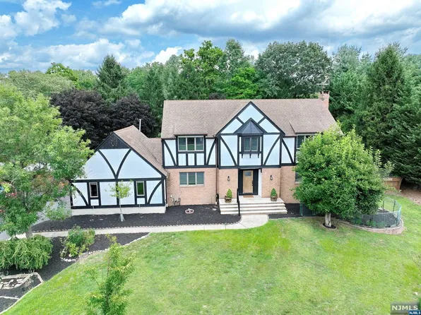 11 Klein Ct, Old Tappan, NJ 07675