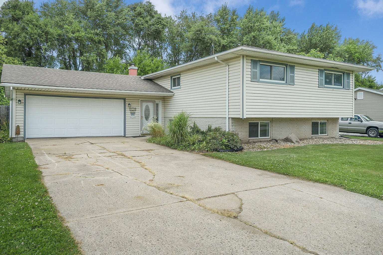307 Kowal Dr photo 1