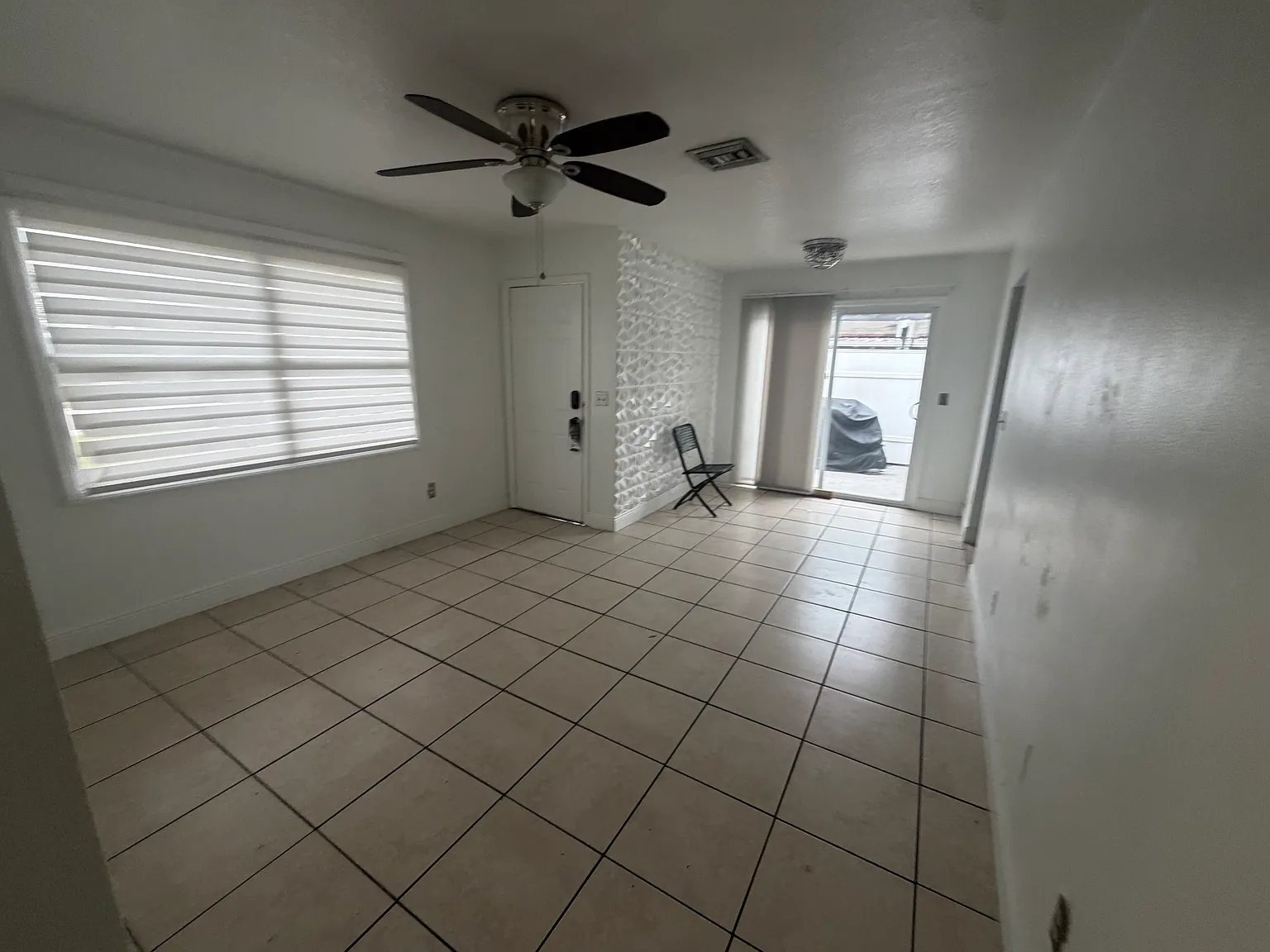 3 bed, 822 sqft, $1,800 — Photo 2