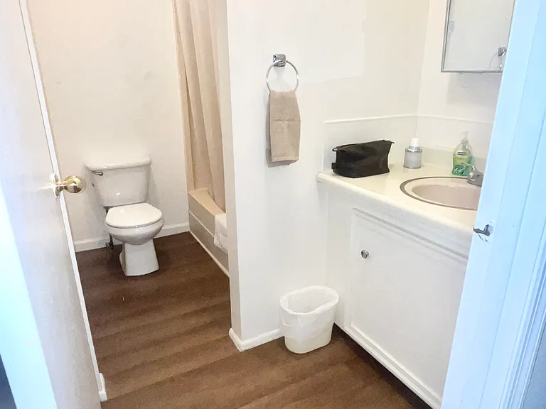 Spacious bathroom