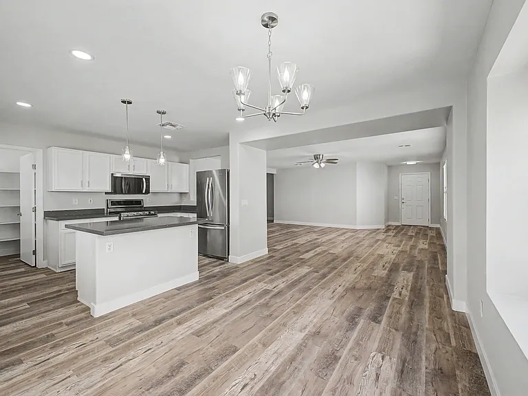 2423 E Winged Foot Dr — Photo 3