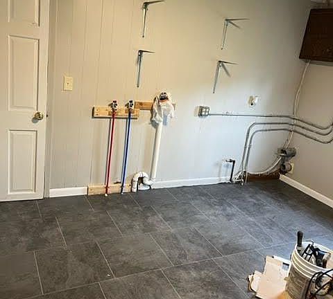 Large laundry room with hook ups.