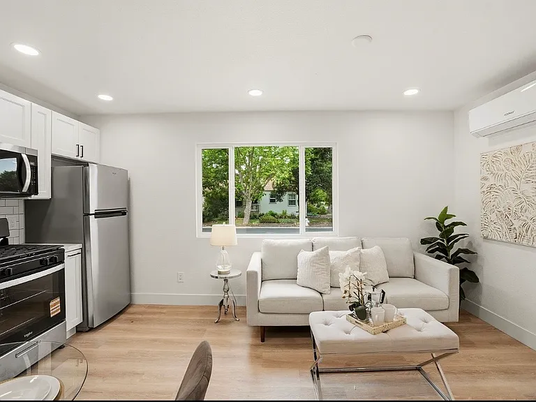 Pleasant Valley Dr — Photo 2