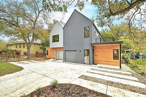 3003 Fontana St Photo 1