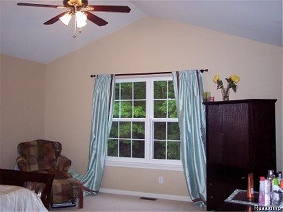 4th image of 47591 Pembroke Dr