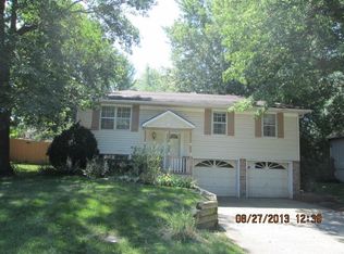 1323 Golfview Dr, Grain Valley, MO 64029