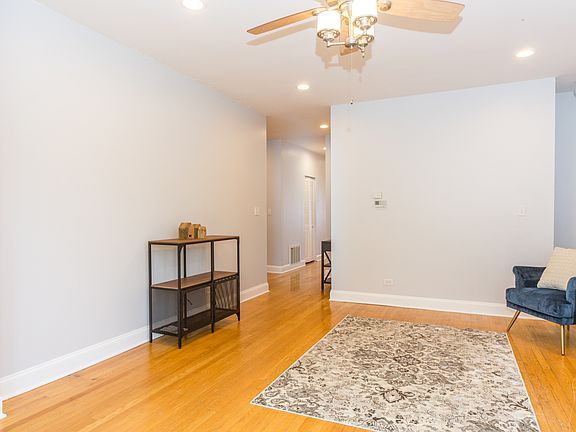 4th image of 6254 N Oakley Ave #17