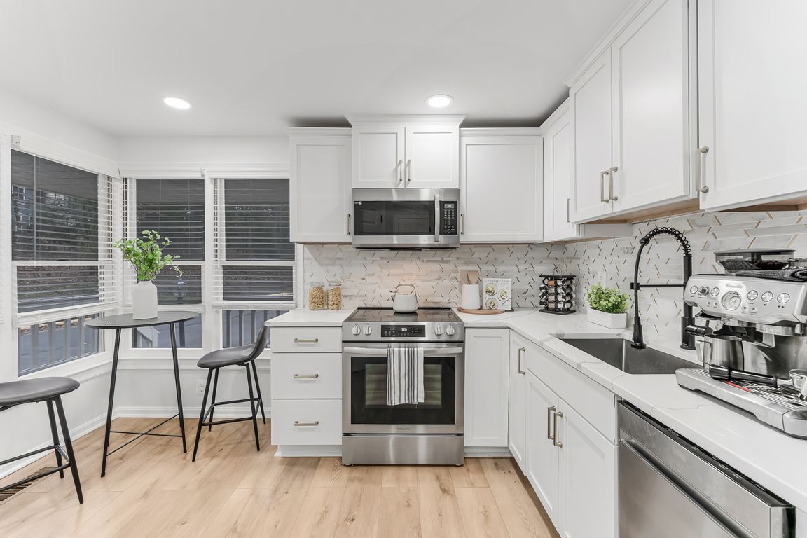 next background image