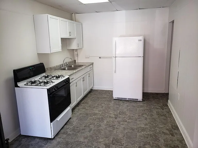 716 E 1st St #5 — Photo 2