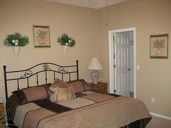 ES3P534MD-king-master-bedroom