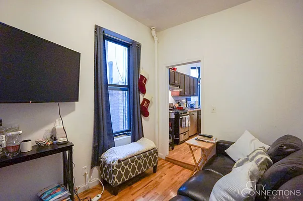 Rented by City Connections Realty | media 15